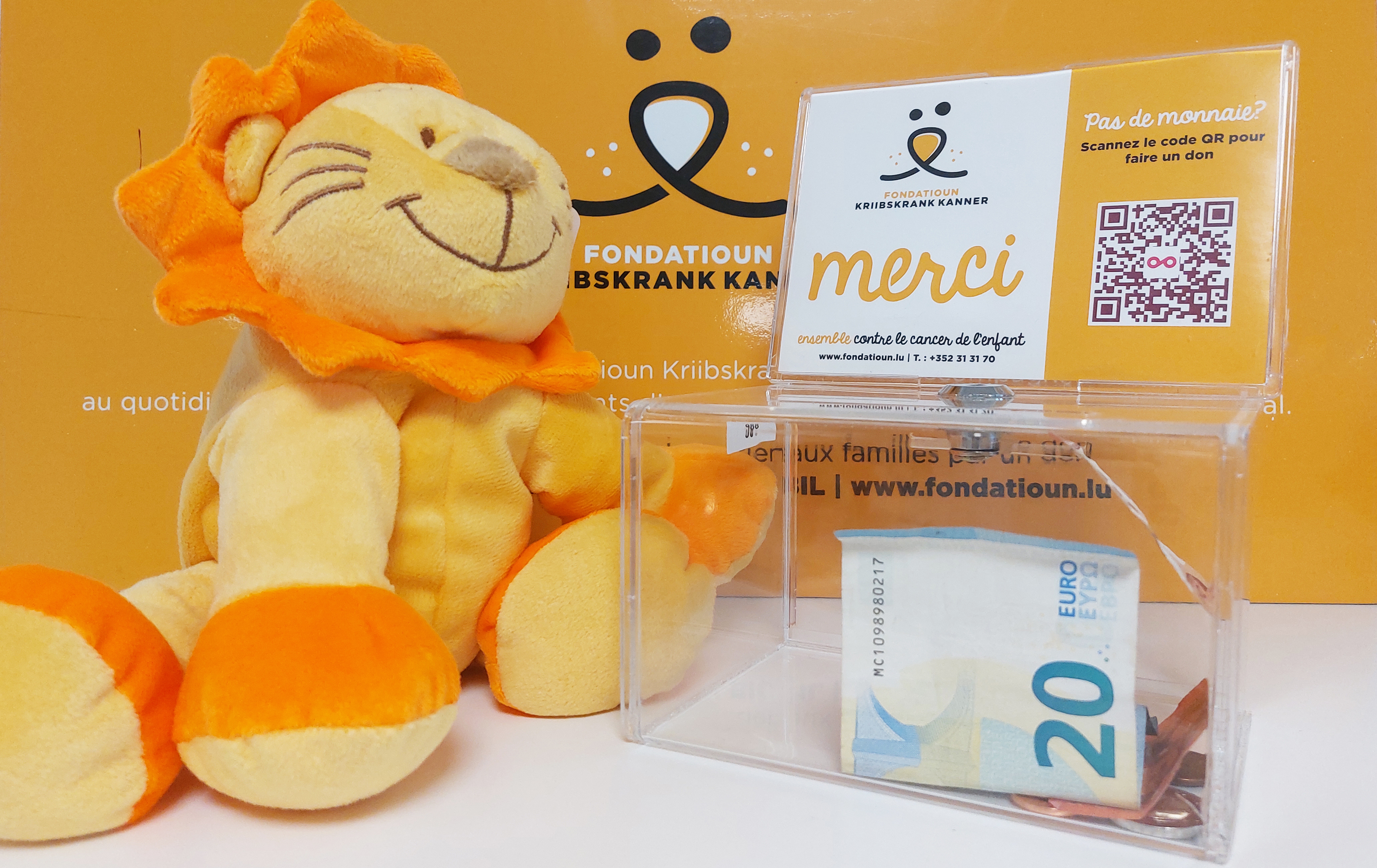 Spendekëschten asammele fir Kriibskrank Kanner | Récupération des tirelires pour les enfants atteints d’un cancer